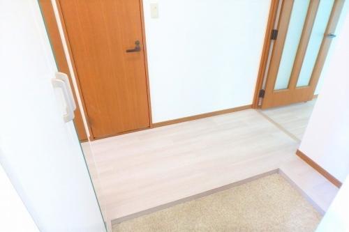 クレール東大利B　玄関　