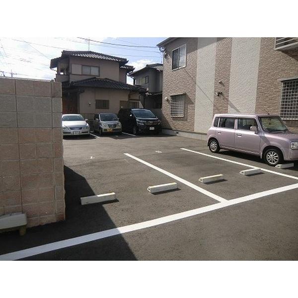 ラ・ベリーテ　駐車場　