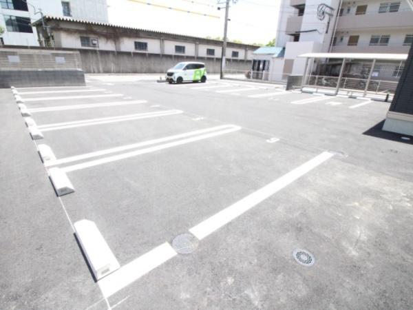 ラコルト板付　駐車場　