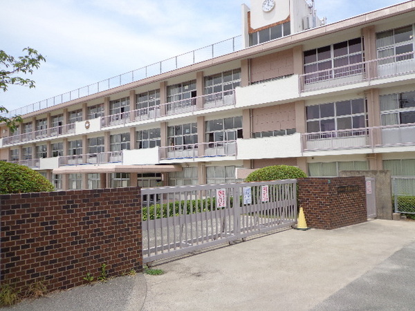 マークネクスト下大利　大野城市立大利小学校（小学校）／1081m　