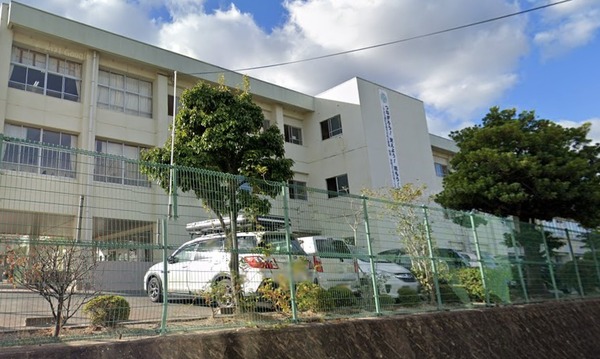 ルネッサンス21春日ザ・パーク　春日市立春日西中学校（中学校）／900m　