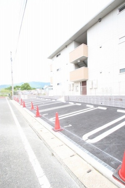 D-room瓦田　駐車場　