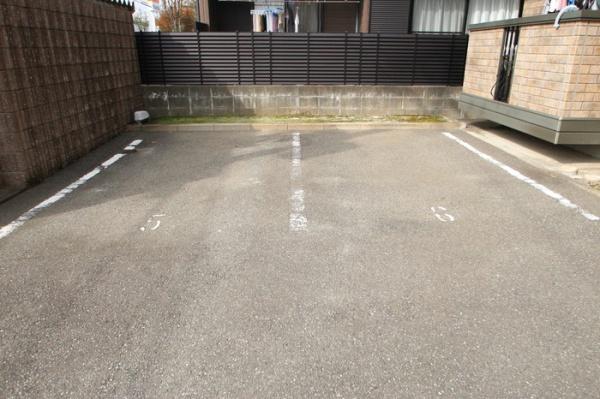 ロワ・ドミール　駐車場　